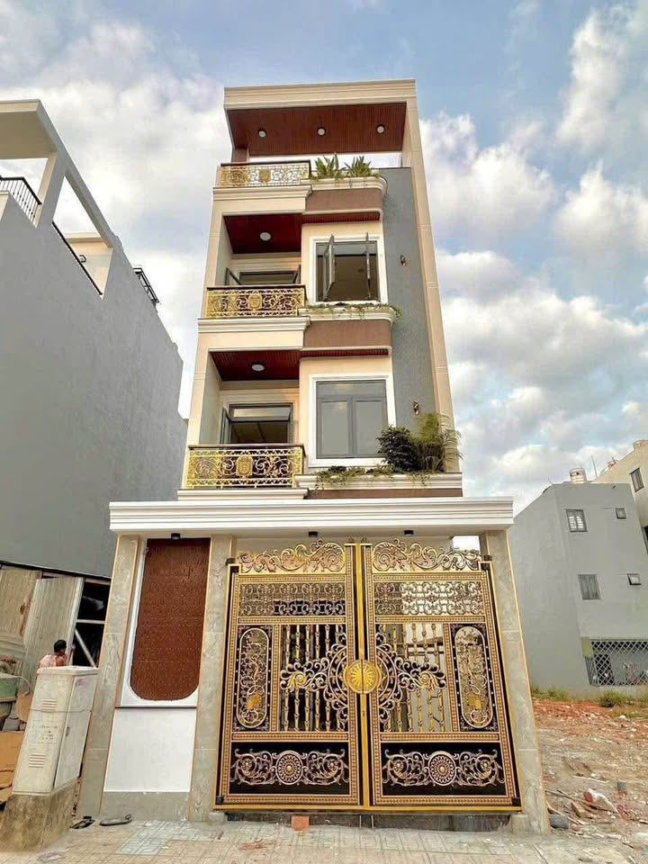 Nhà 1 trệt 2 lầu tại Đông Hòa, Dĩ An 105m² giá 9.5 tỷ - Sổ hồng hoàn công, vào ở ngay!