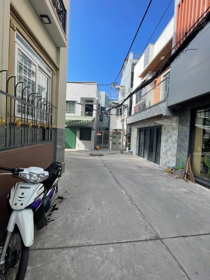 Nhà phố Huỳnh Tấn Phát, Quận 7, 4T 33m² giá 8 tỷ - Đầu tư sinh lời ngay!