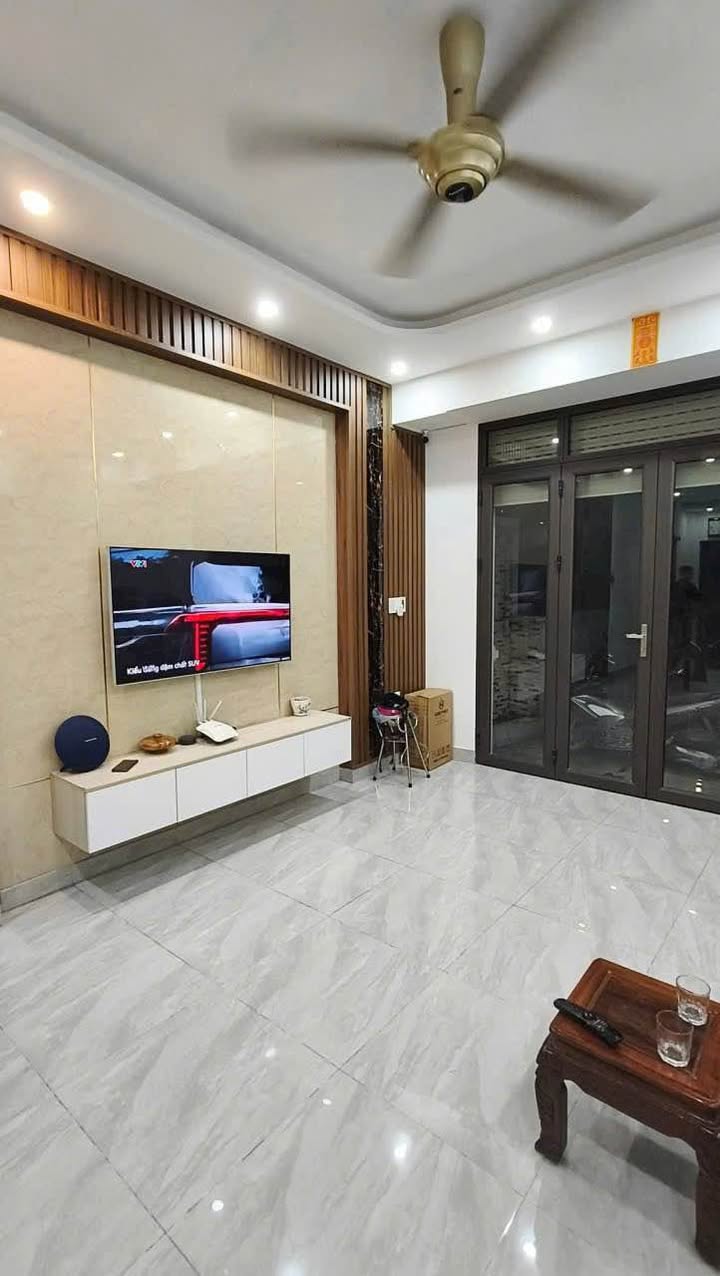 Nhà 3 tầng tại Hùng Vương, Hồng Bàng, Hải Phòng 64.5m² giá 2.28 tỷ - Sẵn sàng vào ở!