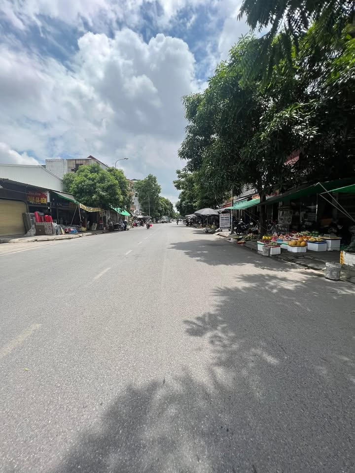 Nhà mặt tiền Lê Quang Đạo, Từ Sơn 121m² giá 18 tỷ - Kinh doanh thuận lợi!