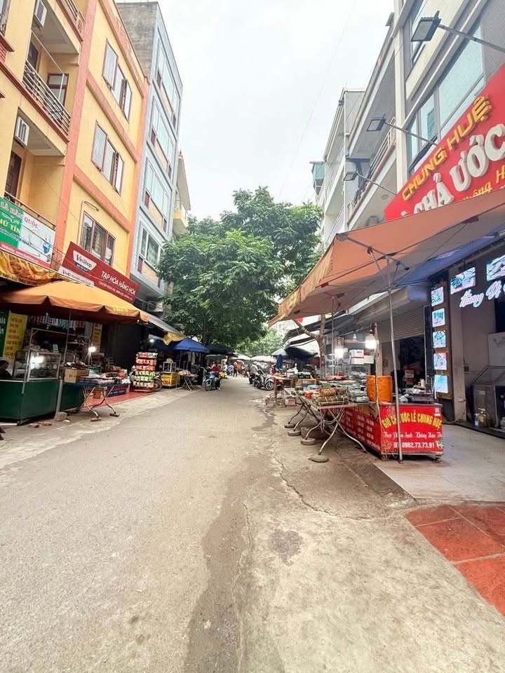 Nhà mặt chợ Xa La 50m² 5 tầng giá 1.x tỷ - Kinh doanh đắc địa!