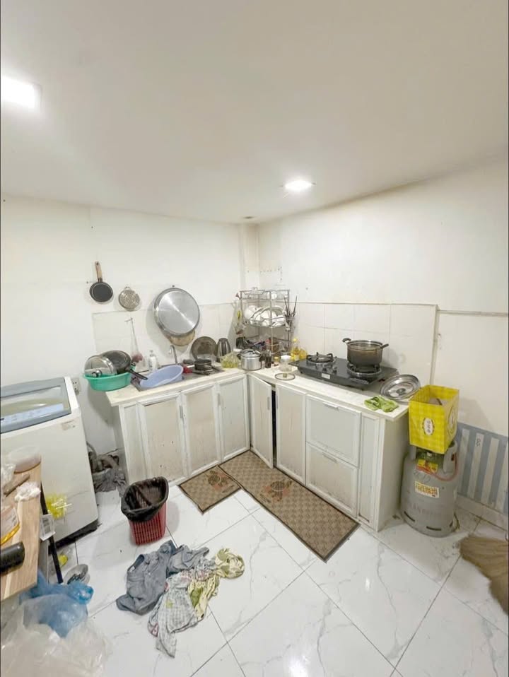 Nhà mặt tiền kinh doanh cho thuê tại Kênh Nước Đen, Bình Tân - Giá chỉ 5.5 triệu/tháng!