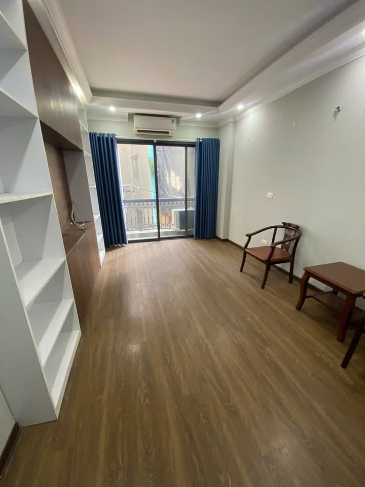 Nhà nguyên căn mặt phố Hoàng Mai 6 tầng - Thang máy hiện đại, giá 17 triệu/tháng!