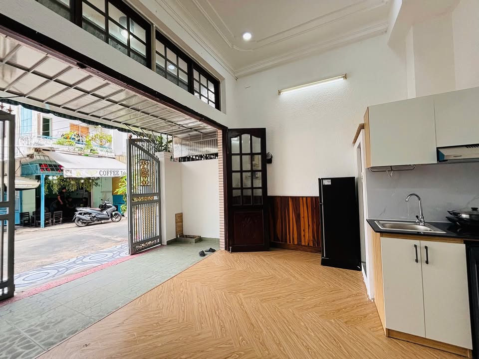 Mặt bằng kinh doanh cho thuê tại 220 Âu Cơ, Tân Bình - Phù hợp làm shop và văn phòng!