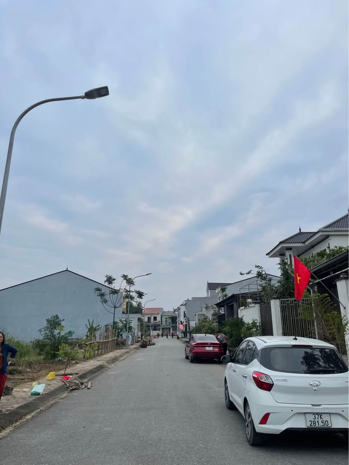 Đất đấu giá Trung Nghĩa, Đông Vĩnh 152m² - Giá 5 tỷ, sổ đỏ chính chủ!