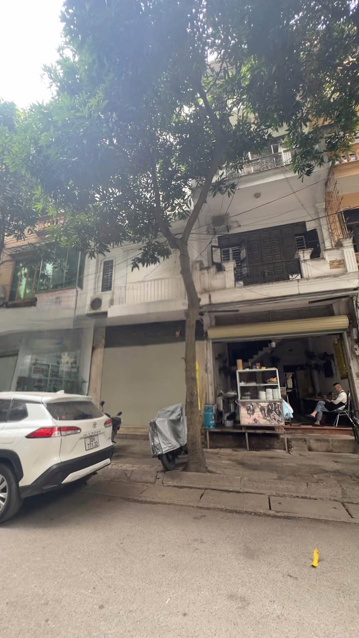 Nhà liền kề cho thuê tại Đỗ Quang, Cầu Giấy 50m² - Kinh doanh sầm uất, ô tô đỗ cửa!