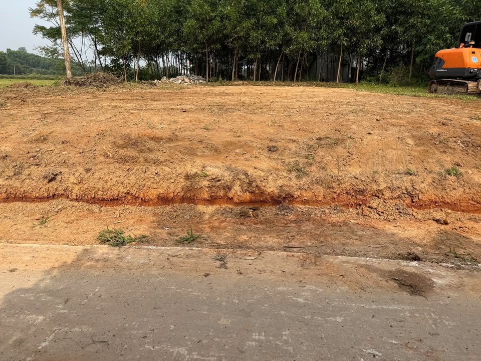 Đất nền Lan Giới Tân Yên 100m² giá chỉ 400 triệu - Đường thông tiện lợi!