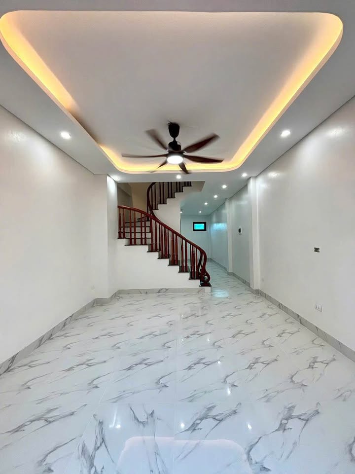 Nhà 5 tầng Đức Thượng 40m² giá 4 tỷ - Tiện ích đẳng cấp xung quanh!