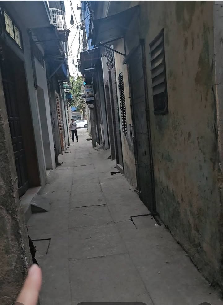 Bán nhà đường Giải Phóng, phường Văn Miếu 36m² giá 1 tỷ - Ngõ rộng, xe máy tránh nhau!