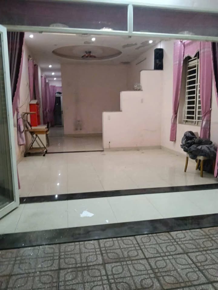 Nhà cho thuê mặt tiền đường Phan Đăng Lưu, 2 phòng ngủ giá 6 triệu - Thích hợp kinh doanh