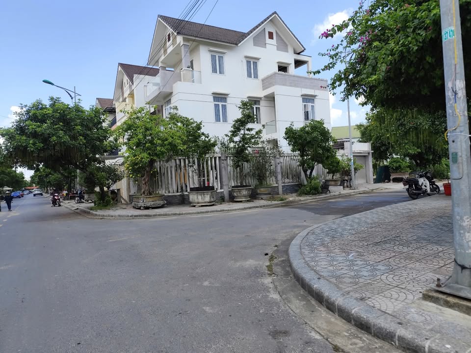 Đất nền 2 mặt tiền Lý Chiêu Hoàng, Đông Hà 302.4m² giá 4.5 tỷ - Đầu tư sinh lời tốt!