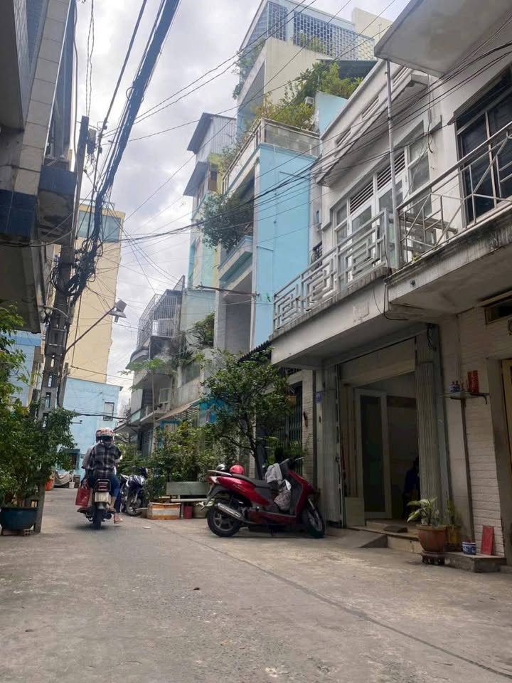 Bán nhà quận 10, 51m² giá 9 tỷ - Nhà 2 mặt tiền hẻm, xe hơi vào tận nơi!