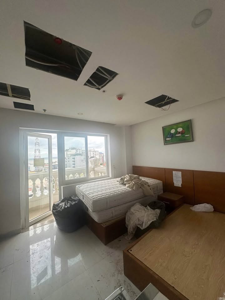 Khách sạn lô góc Nha Trang 45 phòng, giá 220 triệu - Cách biển 200m!