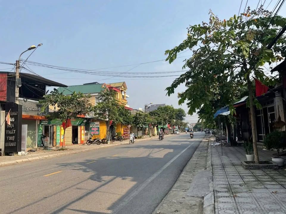 Bán đất có nhà cấp 4 đường QL32C, xã Tiên Kiên, huyện Lâm Thao 100m² - Giá chỉ 2 tỷ