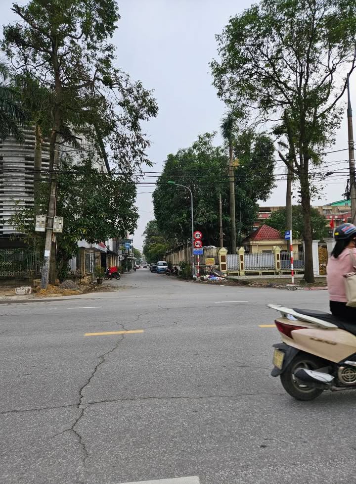 Dãy trọ và Ki ốt mặt đường Nguyễn Khánh Toàn, 245m² giá 16 tỷ - Kinh doanh sầm uất!