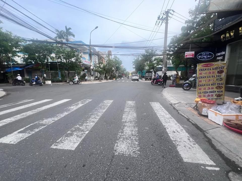 Nhà 3 tầng đường Lương Thế Vinh, Đà Nẵng, 160m² - Sẵn sàng dọn vào ở!