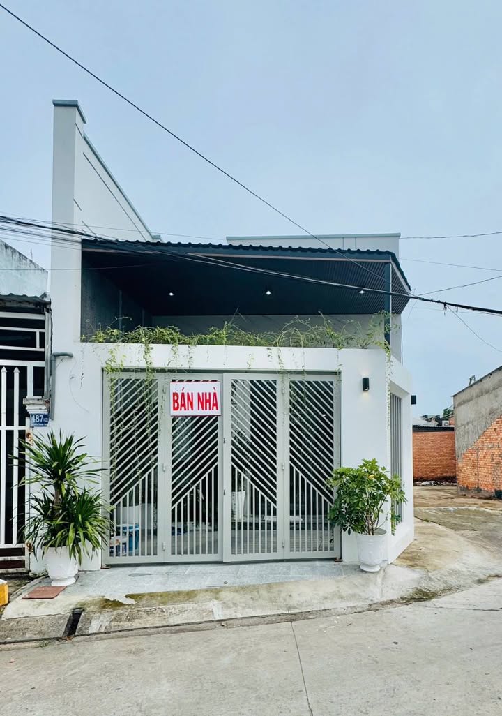 Nhà mặt tiền Sương Nguyệt Ánh, Rạch Giá 93.1m² chỉ 2.28 tỷ - Sẵn sàng bàn giao nội thất!
