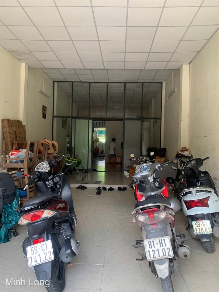 Nhà mặt tiền Trung Mỹ Tây, Quận 12 120m² giá 11 triệu - Phù hợp cho kinh doanh và ở ngay!