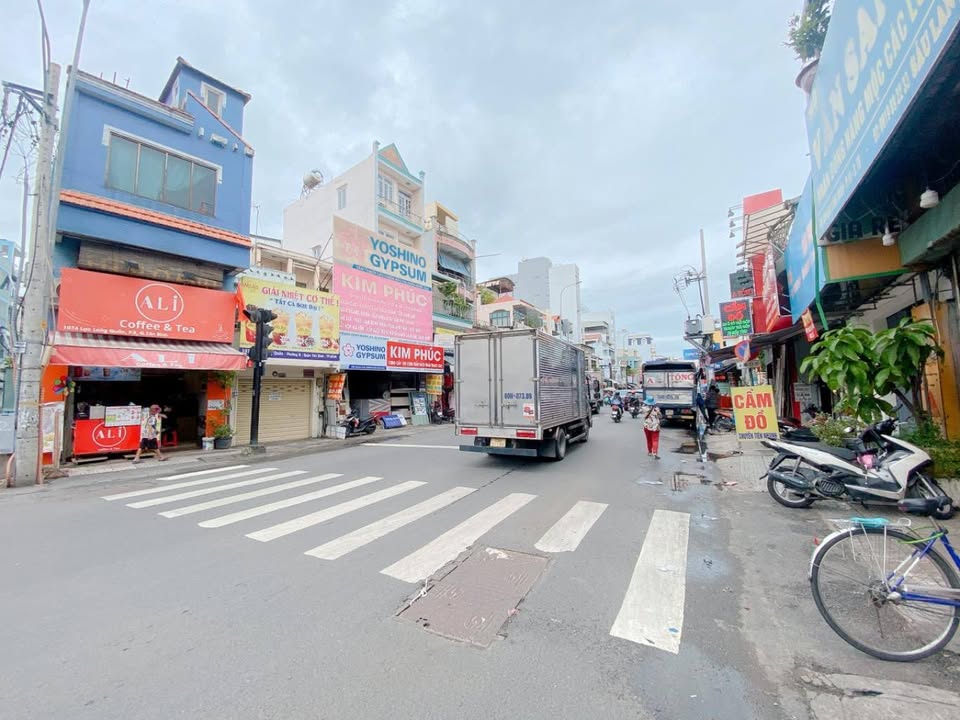 Mặt tiền kinh doanh Lạc Long Quân, Tân Bình 74m² giá 13 tỷ - Đầu tư sinh lời ngay!