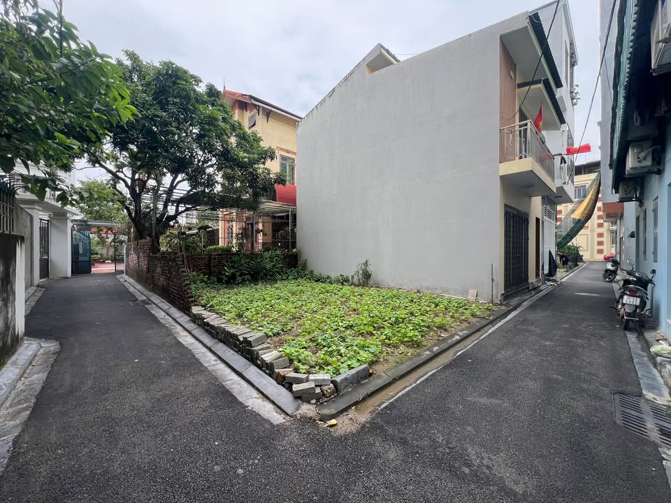 Đất lô góc Kiêu Kỵ 51m² giá 4.3 tỷ - Đầu tư sinh lời ngay!