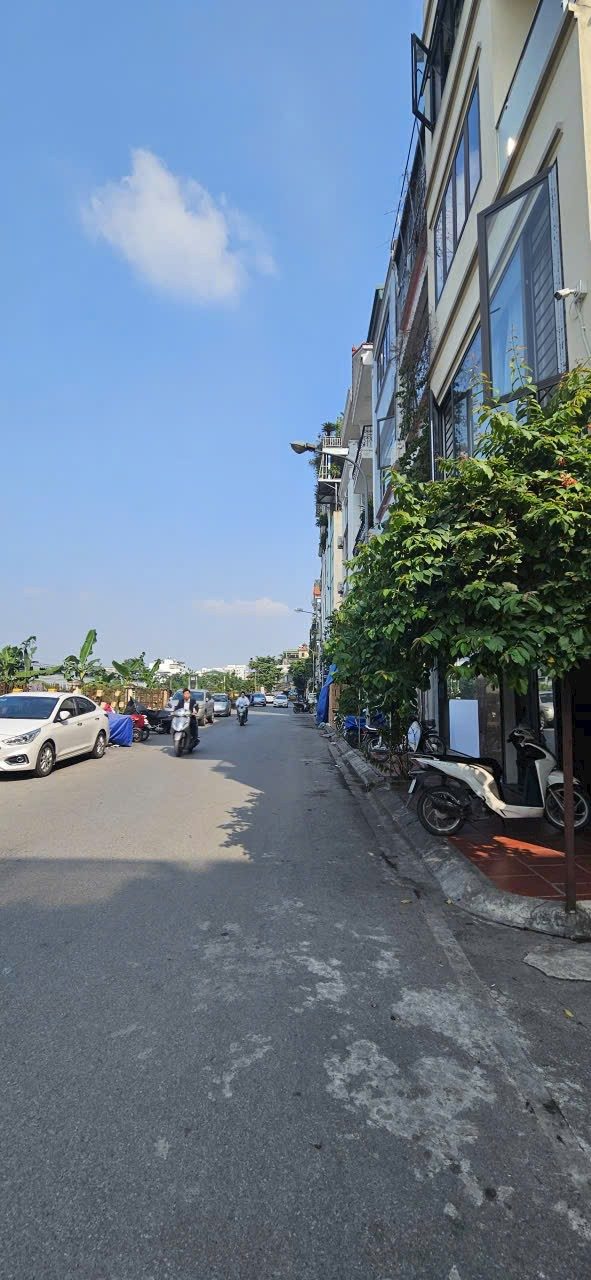 Đất phân lô mặt đường Đức Giang Long Biên 65m² giá 1.x tỷ - Kinh doanh sầm uất!