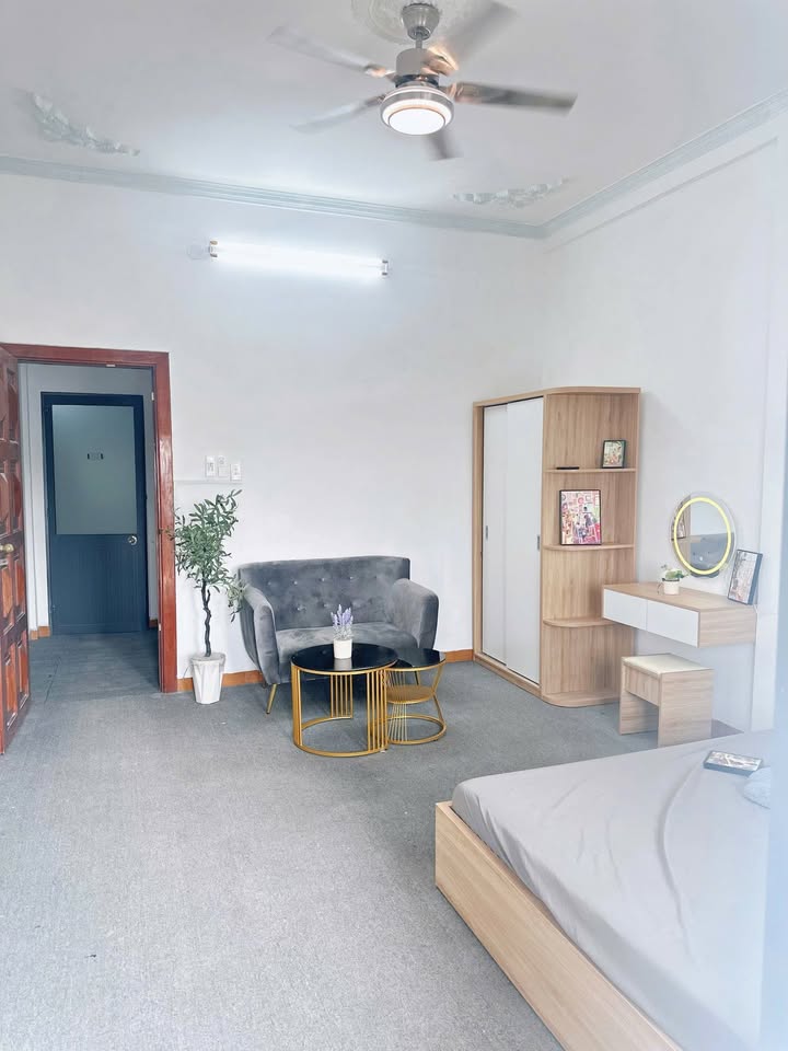 Nhà nhỏ cho thuê tại Phạm Văn Hai, Tân Bình - Nội thất đẹp, gần chợ, siêu thị!