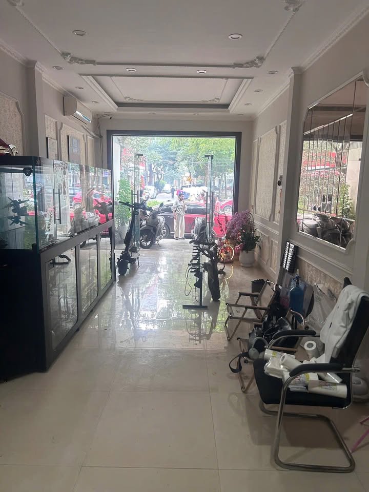 Cho thuê nhà mặt phố Đặng Thùy Trâm, Cầu Giấy 55m² - Thiết kế thông sàn, tiện nghi hiện đại!