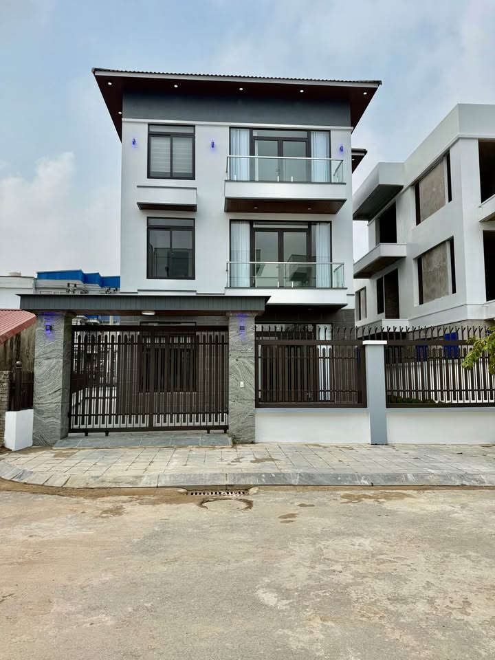 Biệt thự đẹp phường Phan Đình Phùng 300m² giá 13.5 tỷ - Sổ đỏ chính chủ!