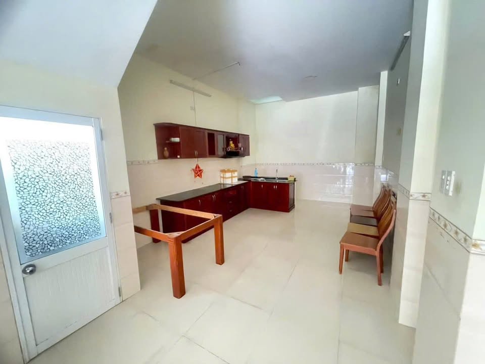 Nhà cho thuê 4 tầng mặt tiền đường Điện Biên Phủ - Kinh doanh thuận lợi chỉ 10 triệu