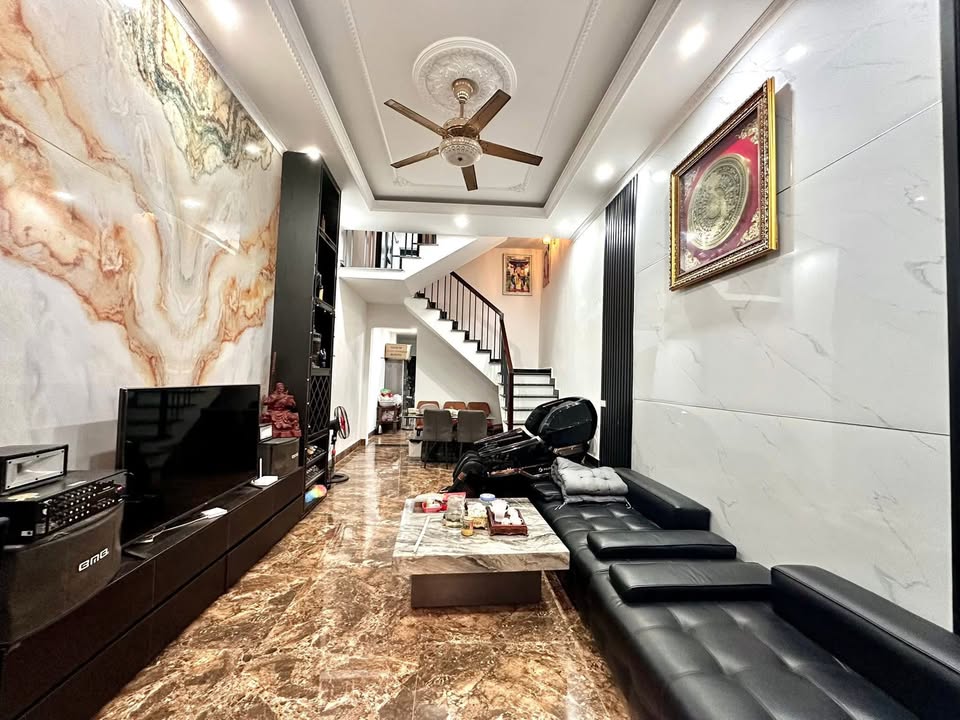 Căn nhà 3 tầng Lê Chân 70.5m² giá 3 tỷ - Thiết kế hiện đại, tiện ích đầy đủ!