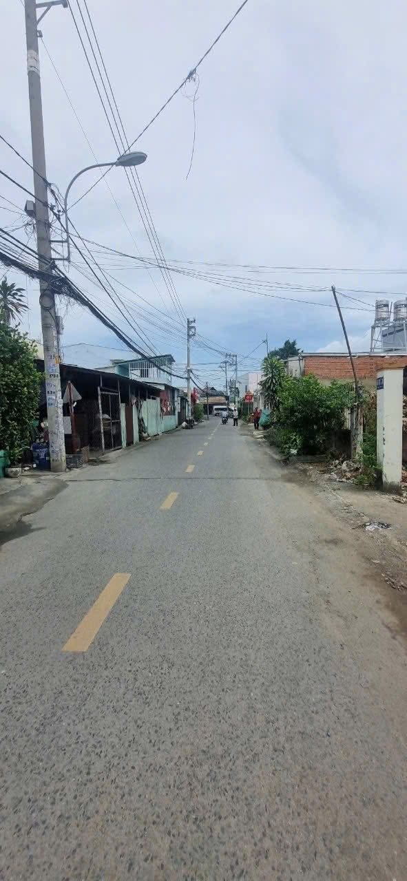 Lô đất mặt tiền đường Thạnh Lộc 50, Quận 12, 742m² giá 17.5 tỷ - Pháp lý rõ ràng, sẵn sàng xây dựng!