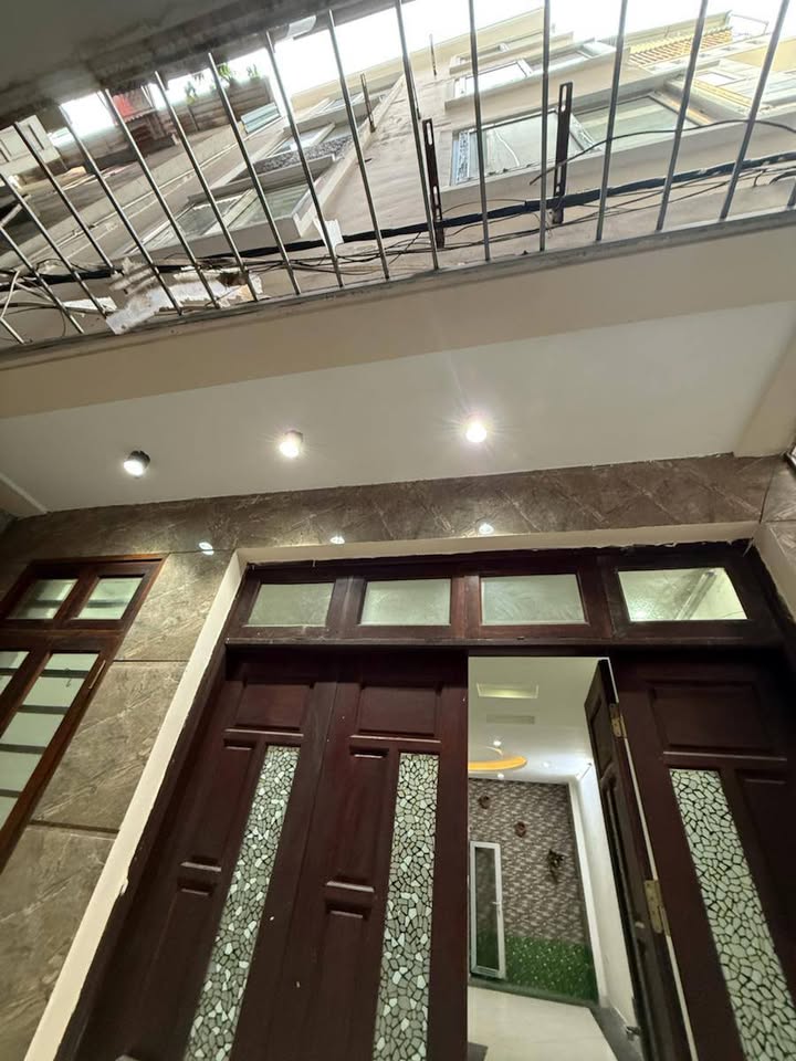 Nhà phố Định Công Thượng 40m² giá 7.5 tỷ - Sổ đỏ chính chủ, thương lượng ngay!