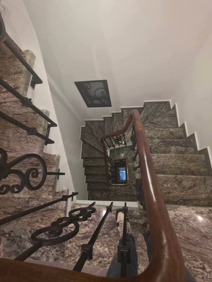 FrontHouse Cầu Giấy 46m² giá 26.5 tỷ - Vị trí đắc địa, kinh doanh thuận lợi!