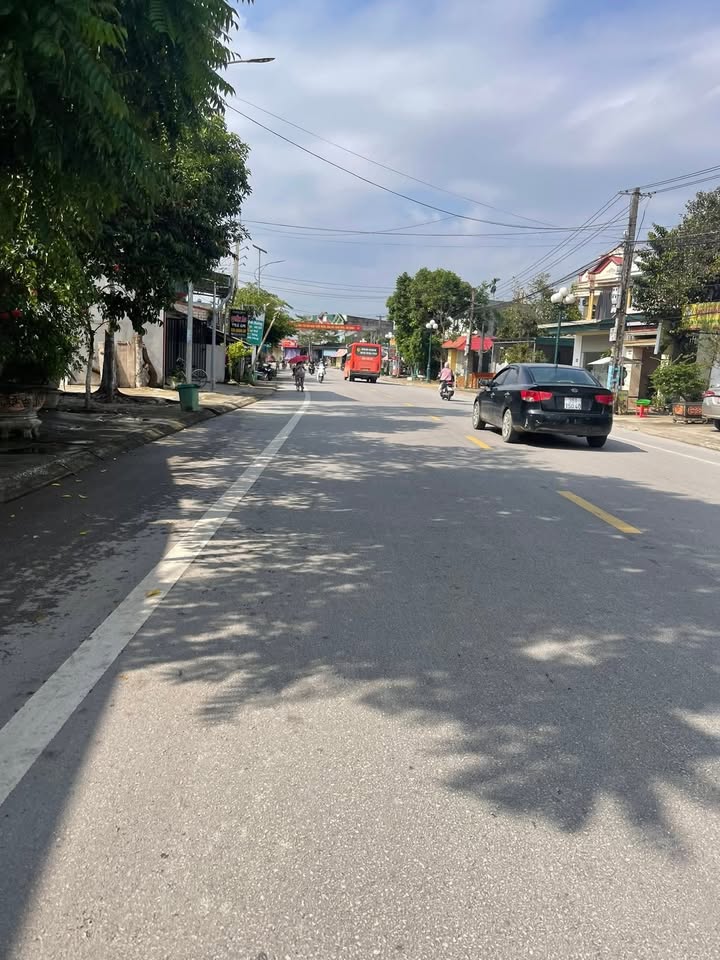 Bán gấp nhà 3 tầng tại Vạn Thắng, 115m² - Tiện ích xung quanh đầy đủ!