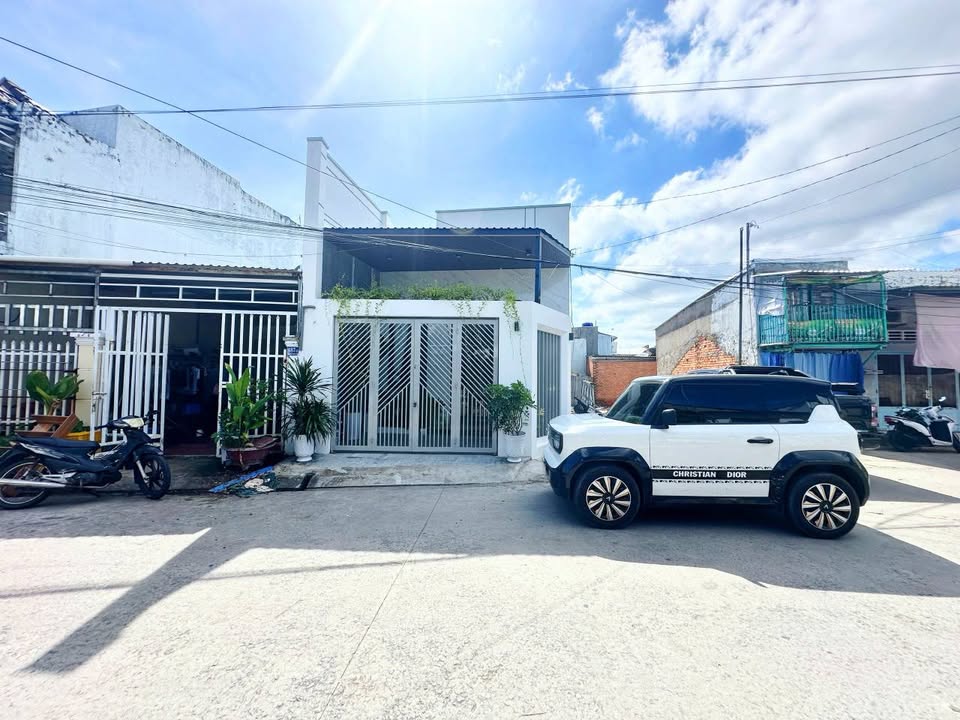 Nhà mặt tiền đường Sương Nguyệt Anh, Rạch Giá, 90m² - Thiết kế hiện đại, giá chỉ 2.38 tỷ!