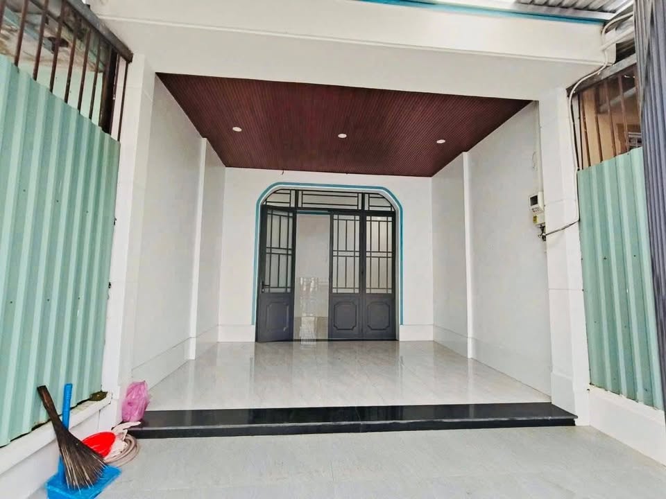 Nhà phố Long Châu, Vĩnh Long 80m² giá 1.69 tỷ - Đường nhựa ô tô vào tận nơi!
