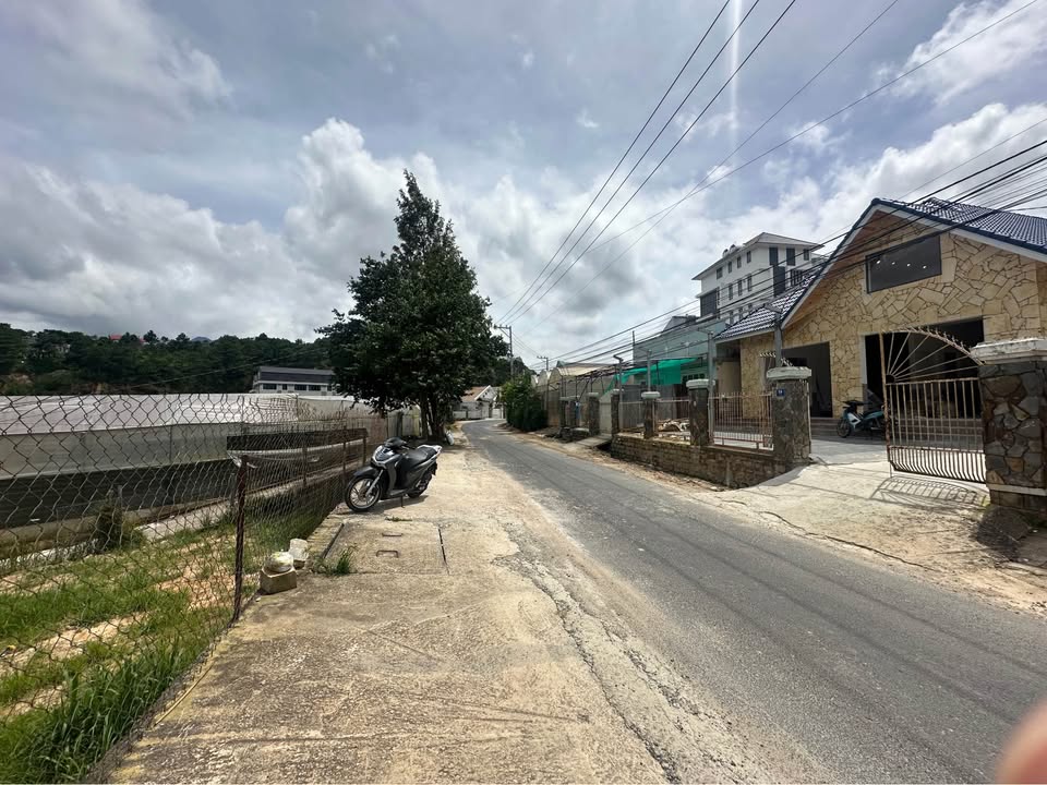 Đất nền mặt tiền đường Trịnh Hoài Đức, Đà Lạt 464m² chỉ 19.5 tỷ - Cơ hội đầu tư tuyệt vời!