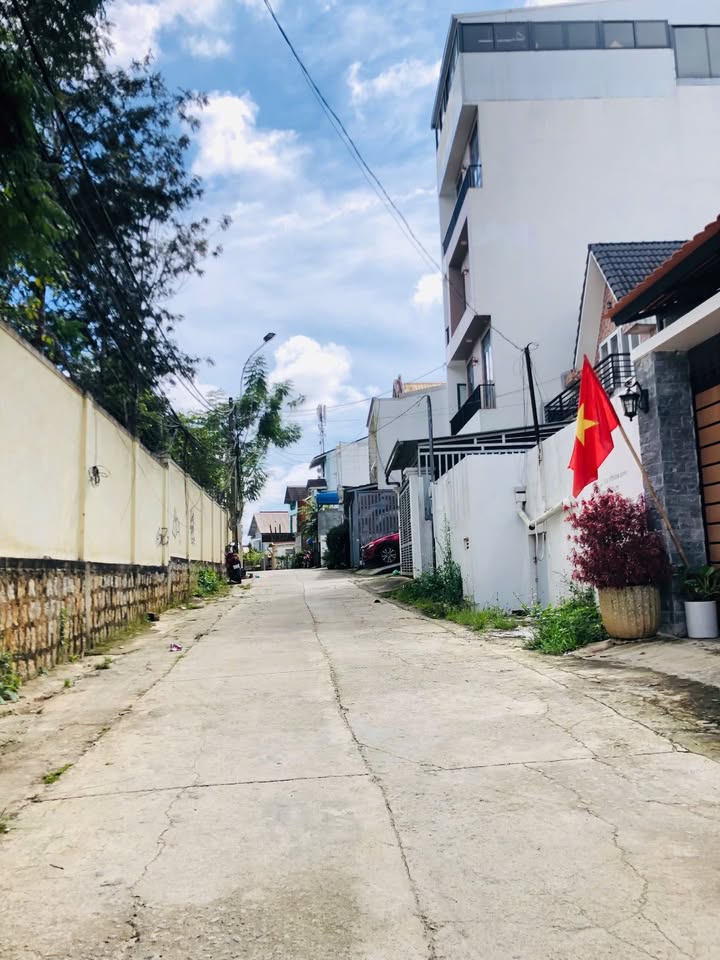 Bán đất tặng nhà Đà Lạt 104m² giá 6.5 tỷ - Sổ đỏ chính chủ!