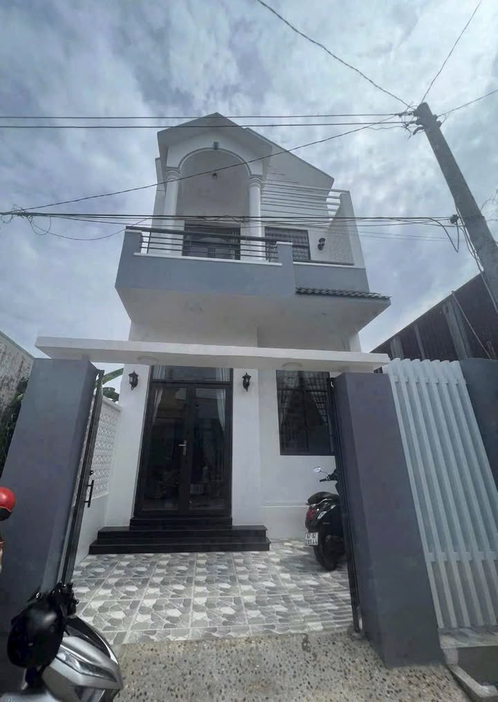 Nhà đẹp 3 phòng ngủ tại Bình Đức, An Giang giá chỉ 3 tỷ - Sẵn sàng vào ở!