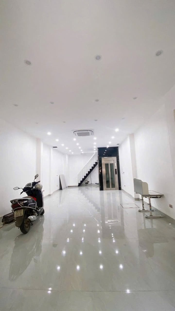 Nhà 5 tầng thang máy tại Văn Phú, 63m² giá 23 tỷ - Đầu tư sinh lời ngay!