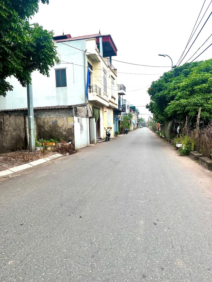 Nhà riêng Yên Thường, Gia Lâm 50m² giá 5 tỷ - Ô tô tránh, vị trí đắc địa!