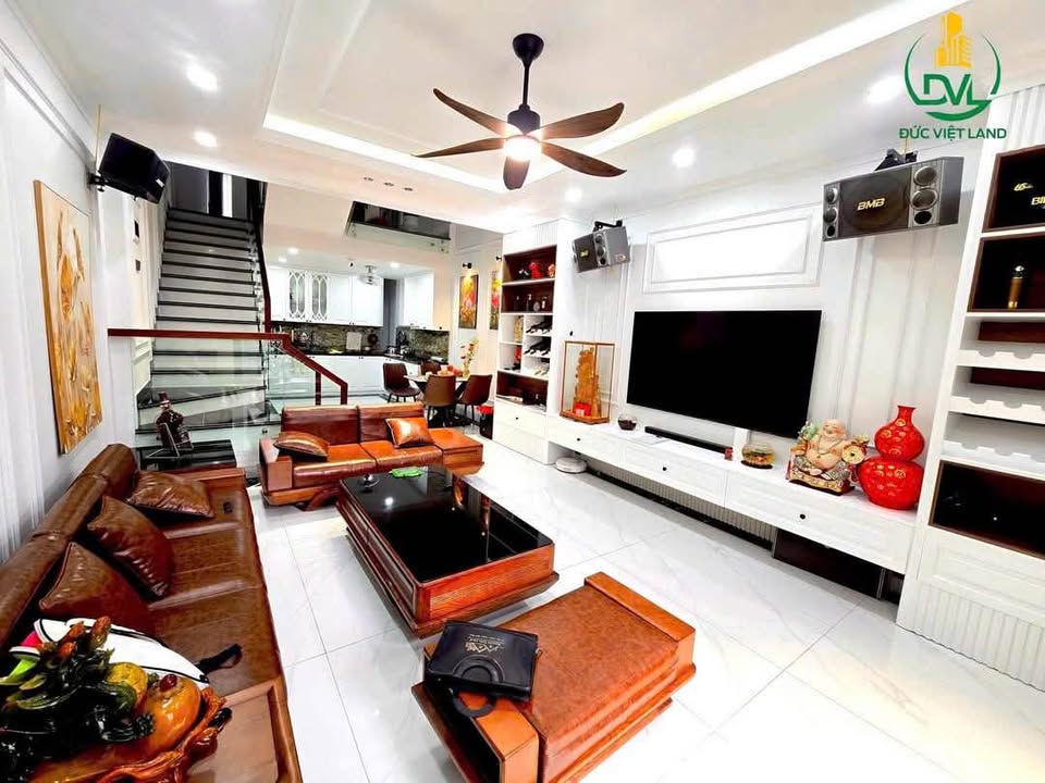 Nhà 2 tầng hiện đại đường Lê Văn Thiêm, Bắc Cường 136m² giá 5 tỷ - Full nội thất cao cấp!