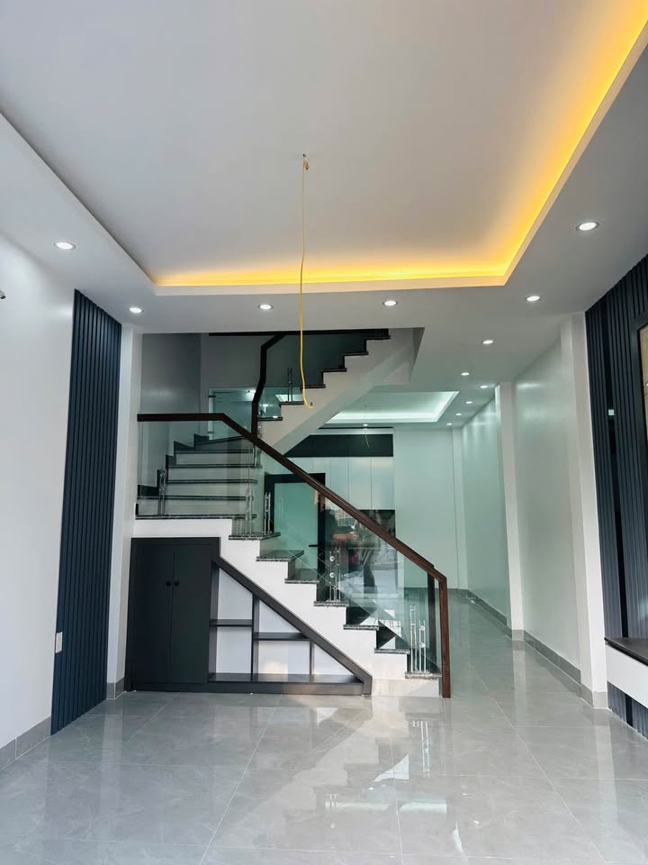 Nhà 4 tầng mặt đường Hàng Tổng, Hải An 48m² giá 5.28 tỷ - Kinh doanh sầm uất!