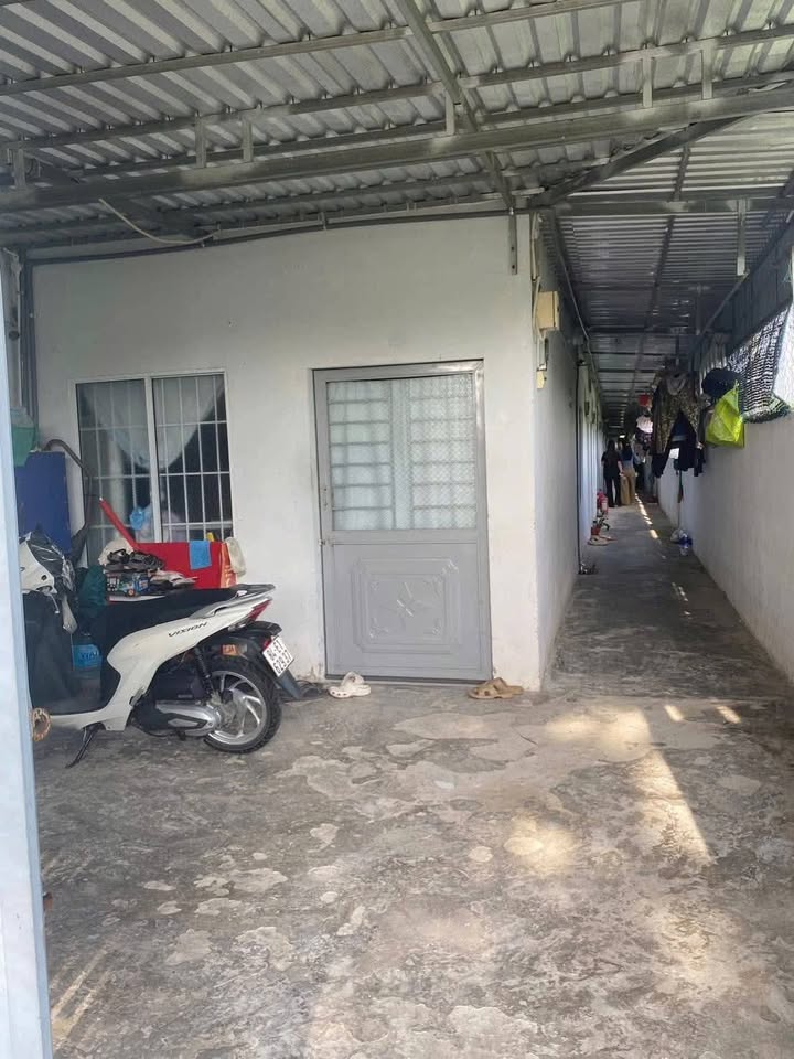 Căn trọ 300m² mặt tiền Võ Thị Sáu, Duyên Hải, 2.4 tỷ - Khách thuê full phòng!