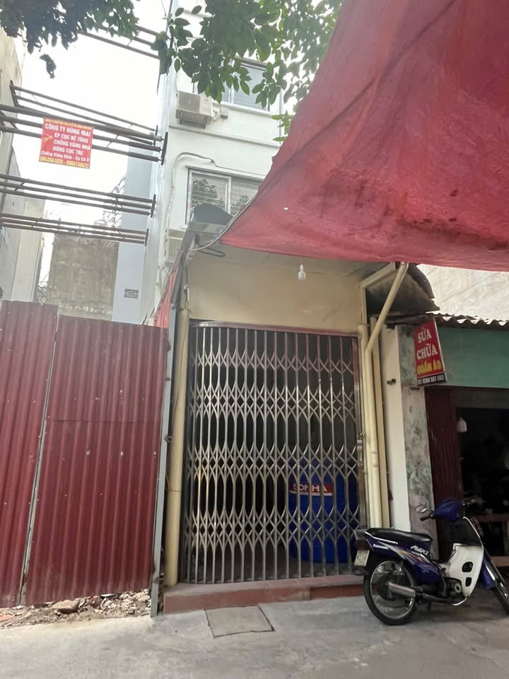 Nhà 4 tầng cho thuê tại Lĩnh Nam, Hoàng Mai, Hà Nội 320m² - Không chung chủ, phù hợp làm văn phòng!