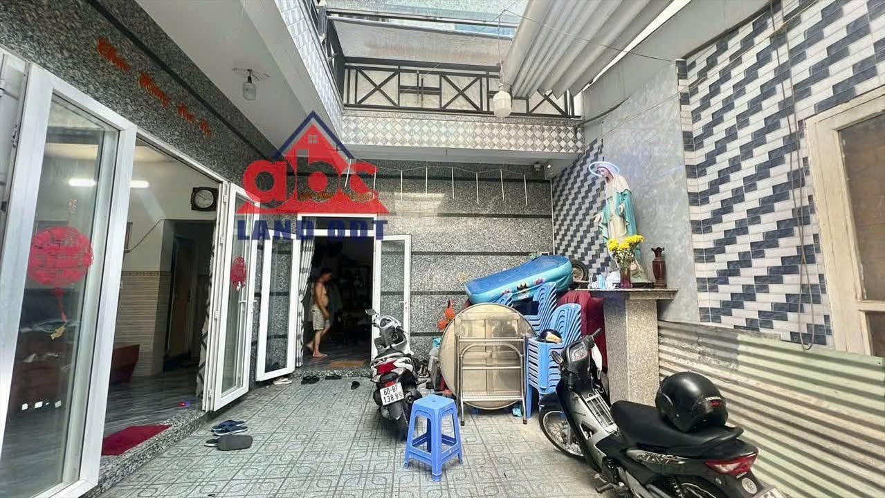 Nhà 1 lầu 1 trệt gần chợ Thánh Tâm, Biên Hòa 120m² giá 4.5 tỷ - Sổ riêng thổ cư!