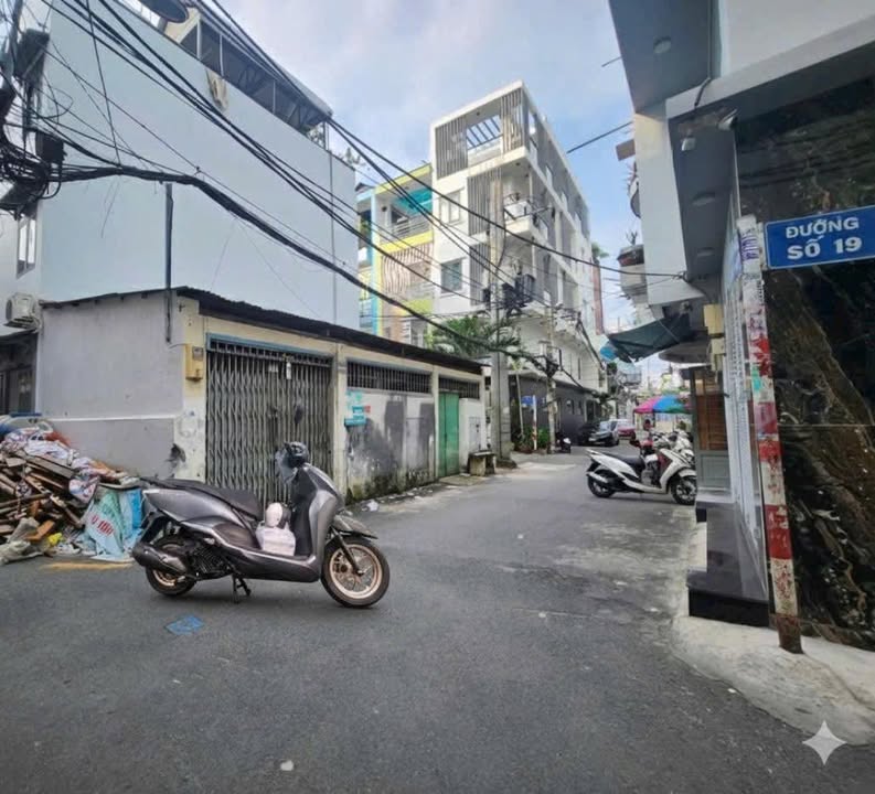 Bán nhà Quận 4, Đường Vĩnh Hội, 53m² giá 9.8 tỷ - Căn góc 3 mặt thoáng mát!