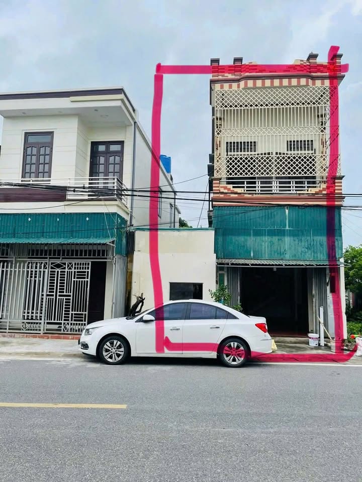 Nhà 3 tầng lệch tại xã Nam Hà, Tiền Hải 96m² giá 2.3 tỷ - Kinh doanh thuận lợi!