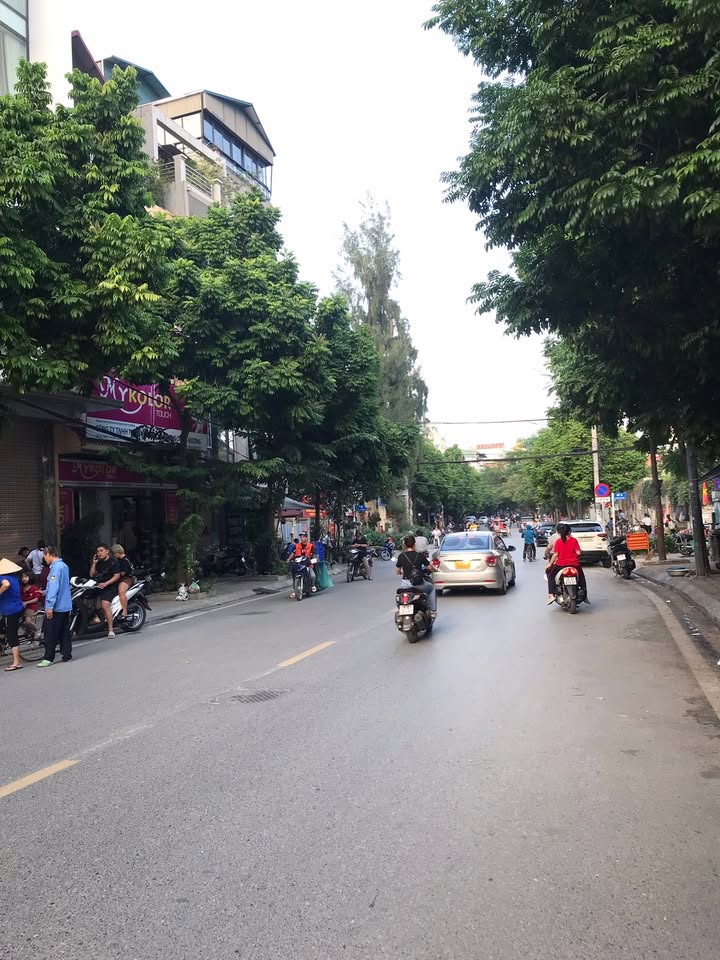 Nhà phố Tứ Liên 50m² giá 15 tỷ - Mặt tiền đẹp, kinh doanh đỉnh cao!