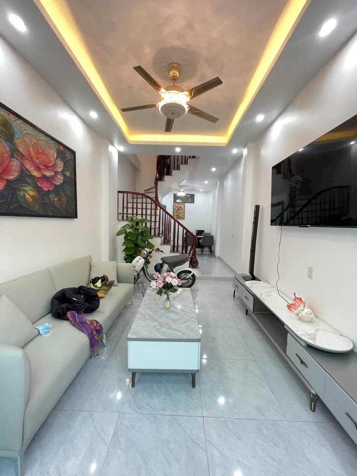 Nhà 3 Tầng Phường Trần Lãm, Thái Bình 40m² giá 2.1 tỷ - Full nội thất, sẵn sàng vào ở!